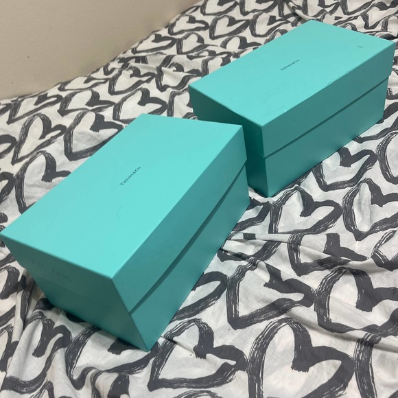 Two large Tiffany & Co Perfect for stylish storage/decor - Picture 2 of 4
